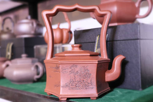 手艺人蒋平:二十载精雕细琢,造就紫砂方壶之美