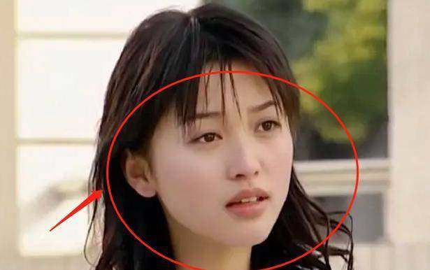 黄圣依金莎20年前同台旧照曝光,她像换了一个人,我没眼花吧?