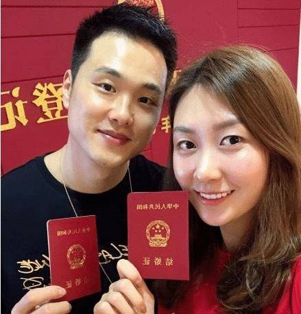 喜讯中国体坛又添冠军夫妻30岁男篮国手与篮球女神昨日大婚