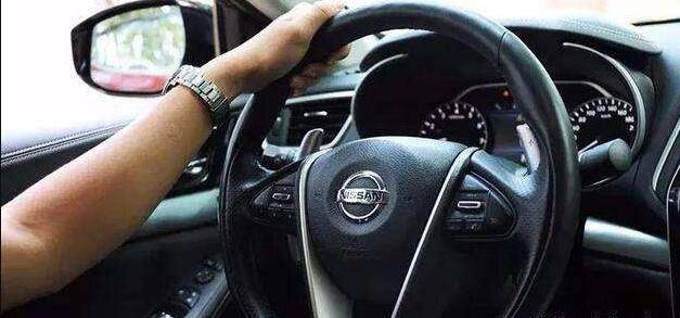 老司机单手开车,新手双手紧握?新手和老司机的差距就在这里!