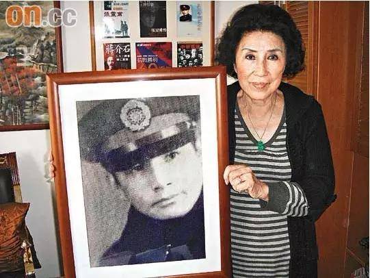 4/18年轻时的王玉龄.3/18张灵甫王玉龄夫妇结婚照.