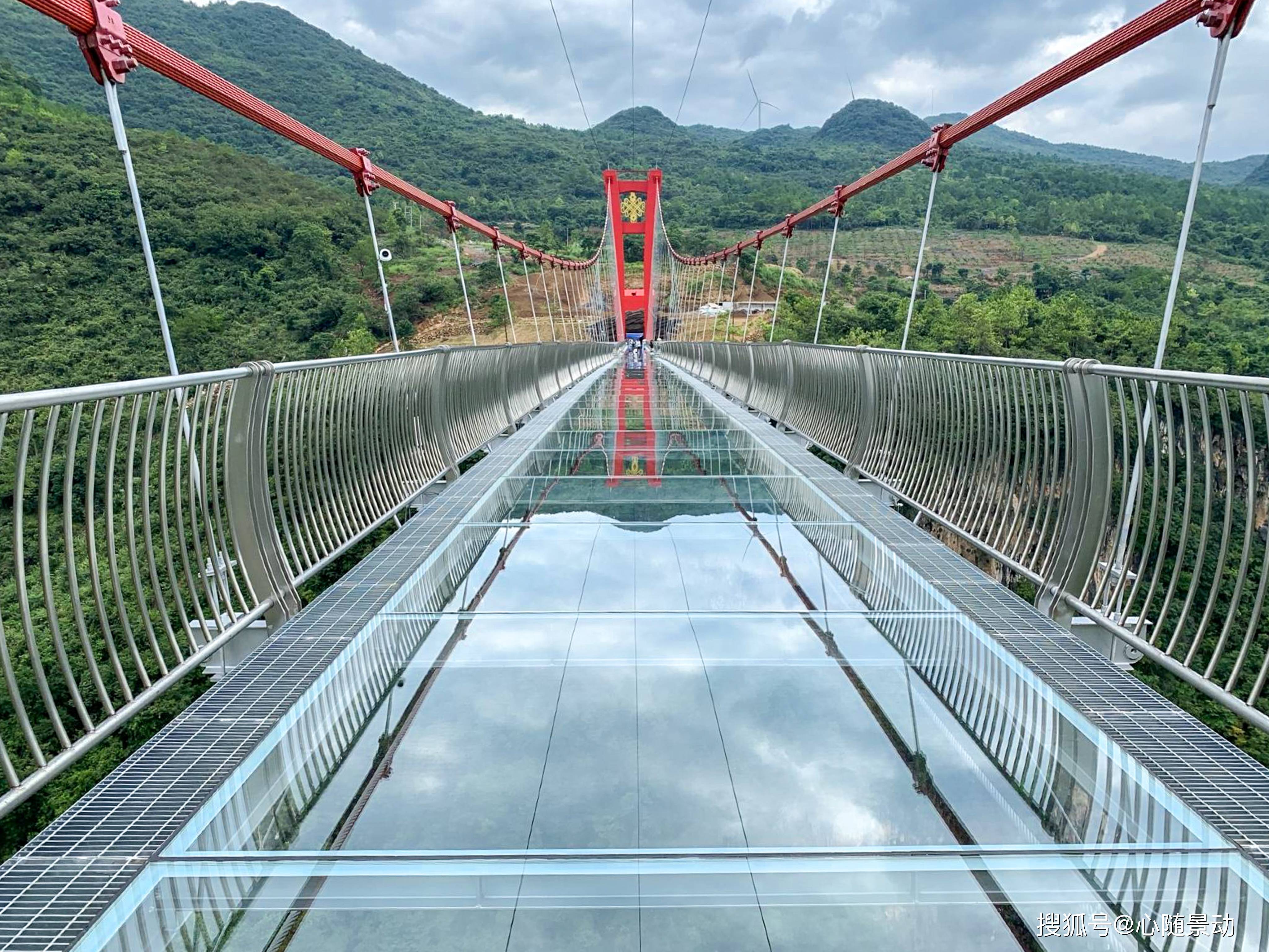 平利桃花溪玻璃天桥图片