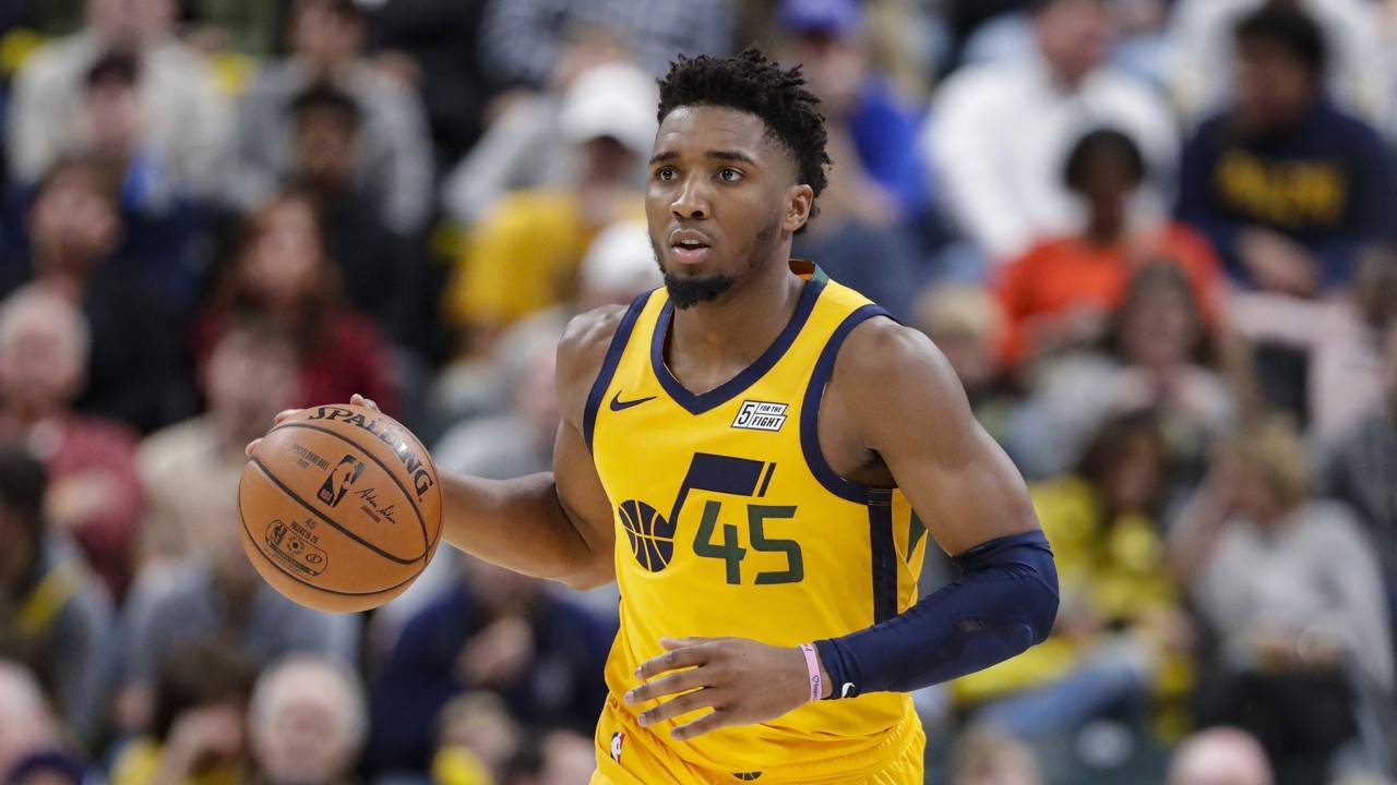 爵士赢球功臣是他,打破质疑_多诺万·米切尔