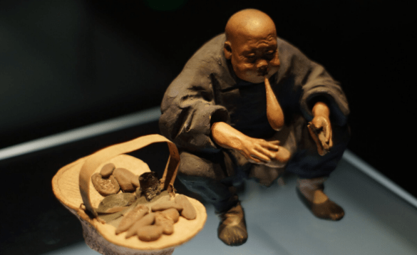 糖人张虽然没有泥人张出名,却用糖人以假乱真,救了孩子的命