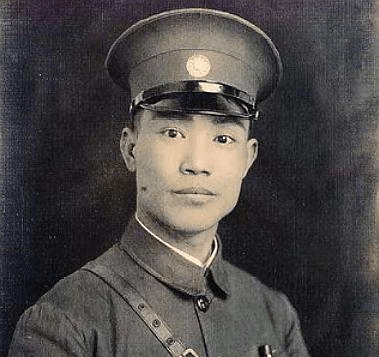 旅长还在讲话,团长顺手掏出枪击毙一连长,事后团长被