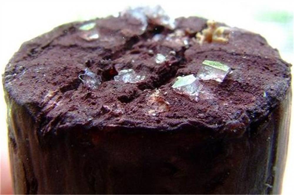 揭秘:酒塞底部出现了结晶物,是酒坏了吗?