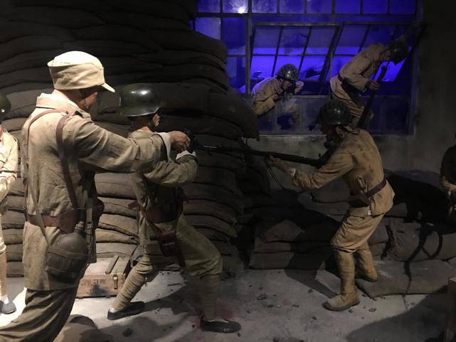 当年打鬼子,今时怼精日!上海军迷带4岁萌娃四行仓库再现抗日