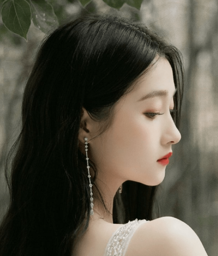 鞠婧祎明媚,张予曦惊艳,最后赵露思差点没认出!