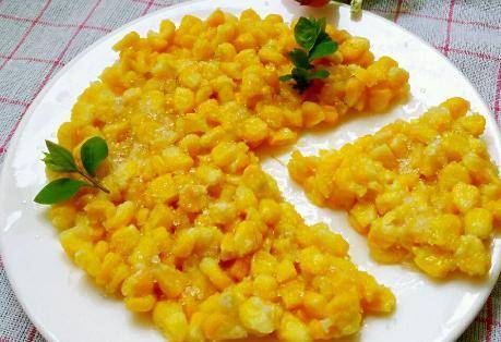 原创玉米这吃法太香了在家做很简单下锅煎一煎金黄香酥还脆