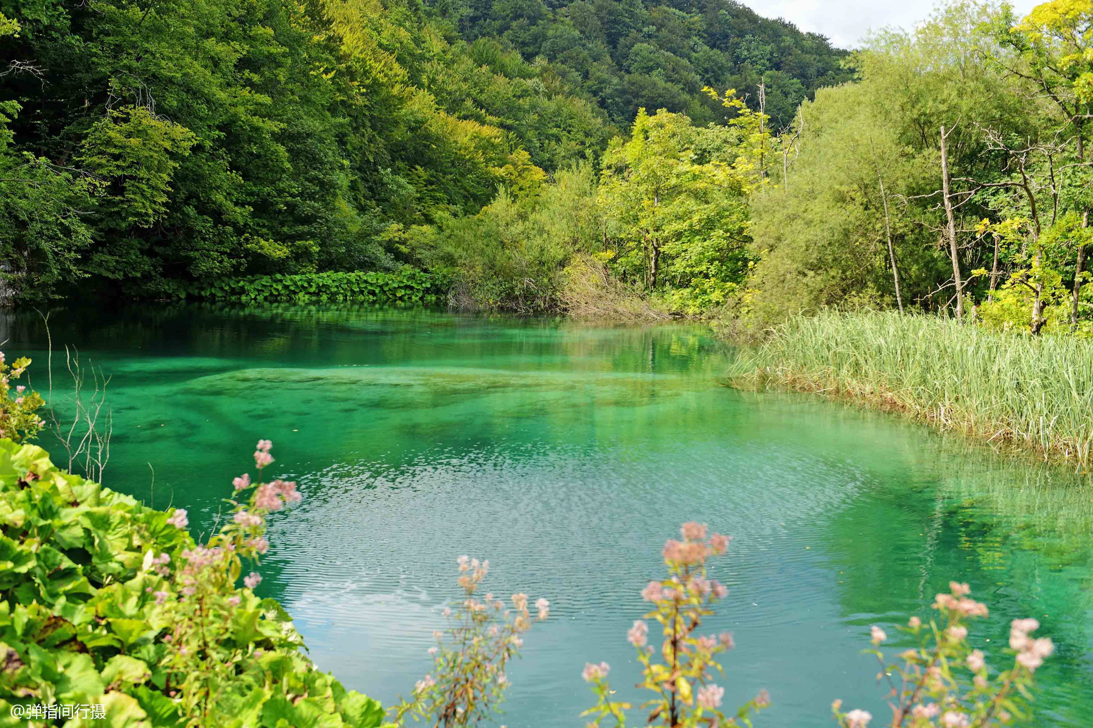 面積近20000公頃,其中森林面積佔70%以上,公園內有16個相連的山地湖泊