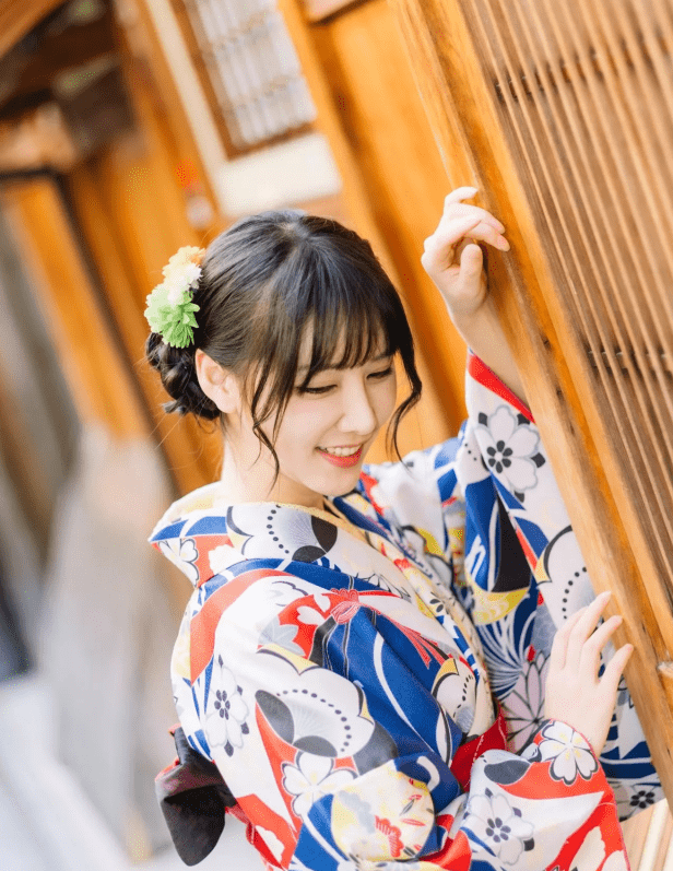 狐狸酱网吧开播堪称劳模!后排玩家整齐偷瞄,游戏都不香了