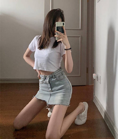 美女粉丝未经同意向男明星私发自己的不雅照,如何定性?