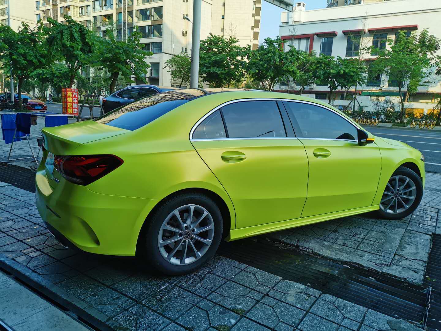 成都靓车会奔驰改色贴膜电光柠檬黄