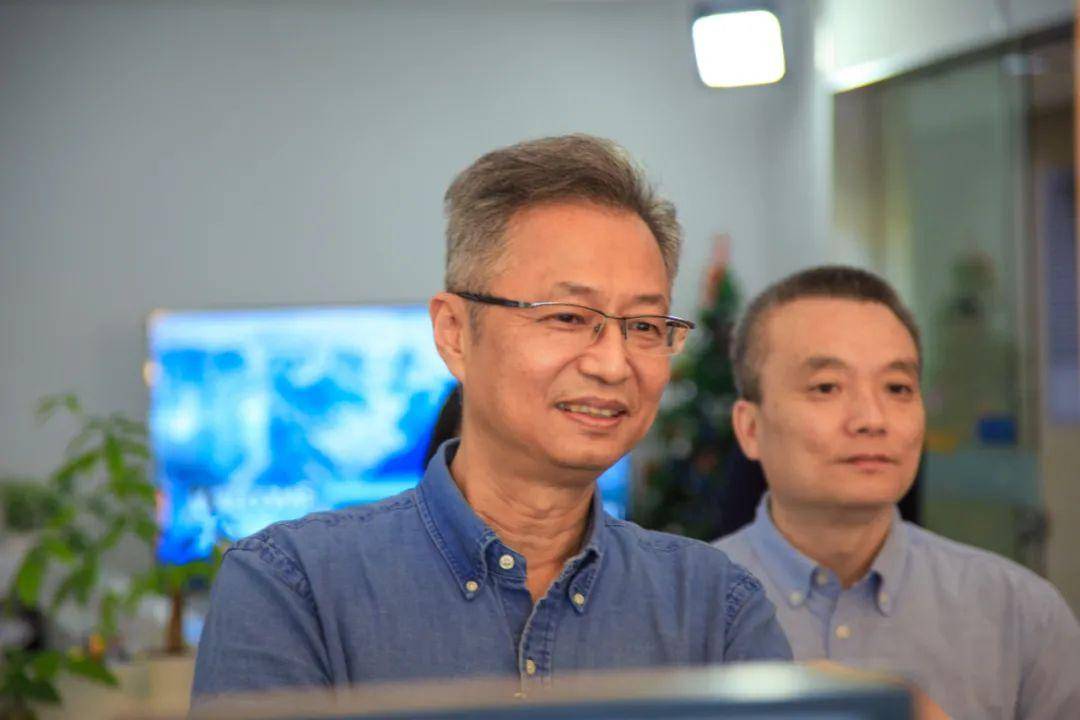 智慧公司,传世智慧创始人范厚华,传世智慧学院院长刘全伟等参加座谈