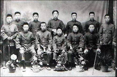 1932年,巴彦抗日游击队攻占巴彦县城后合影留念.