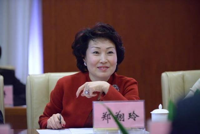 27岁身家400亿的谢其润:生于泰国最富有家族,选择中国国籍,传是苏宁