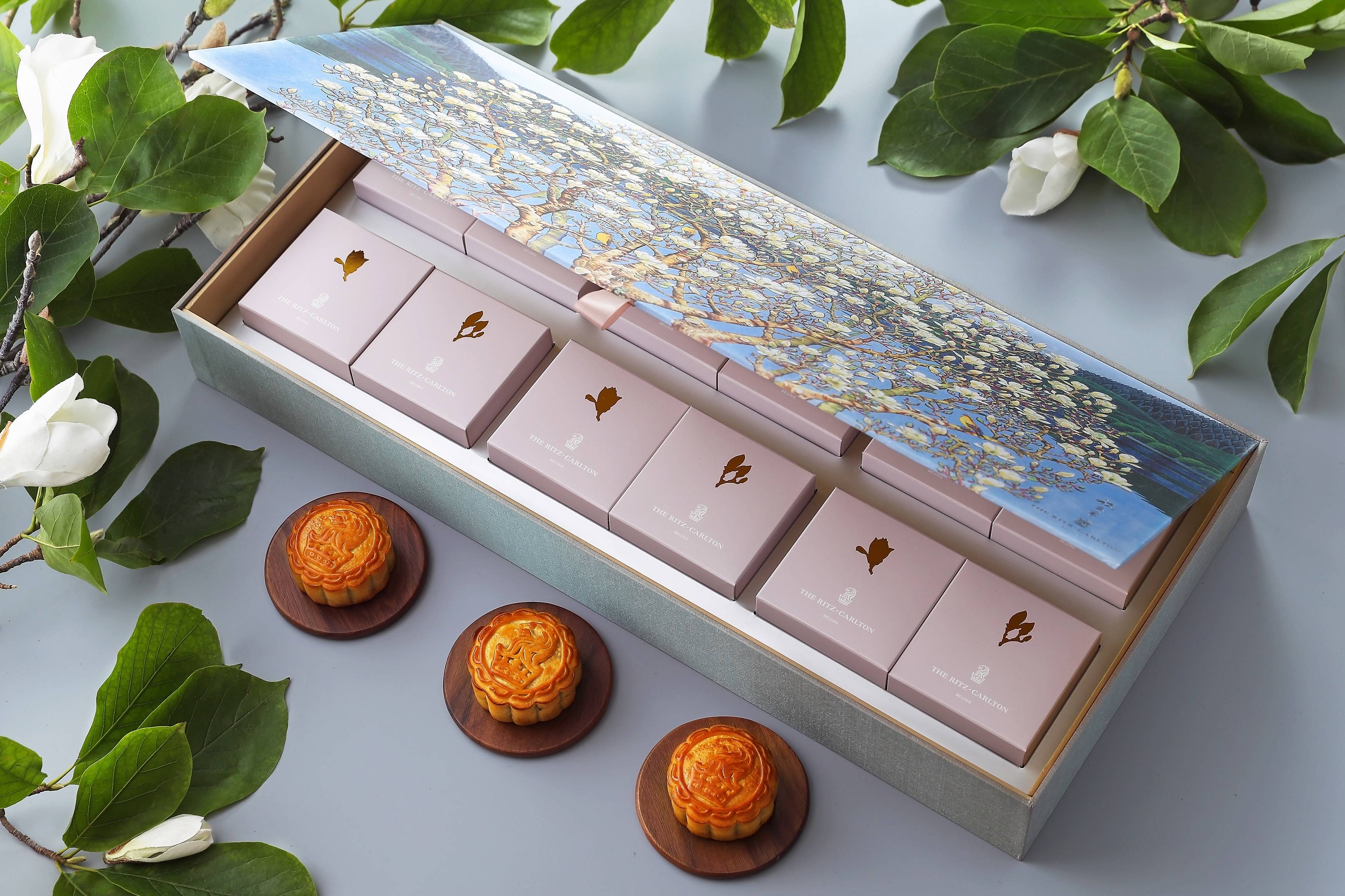 北京丽思卡尔顿酒店呈现艺术跨界月饼礼盒致敬祝大年巨作