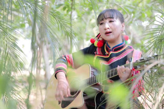 李娜倮教徐子崴首唱拉祜语,《真心爱你》尽是人间真爱!