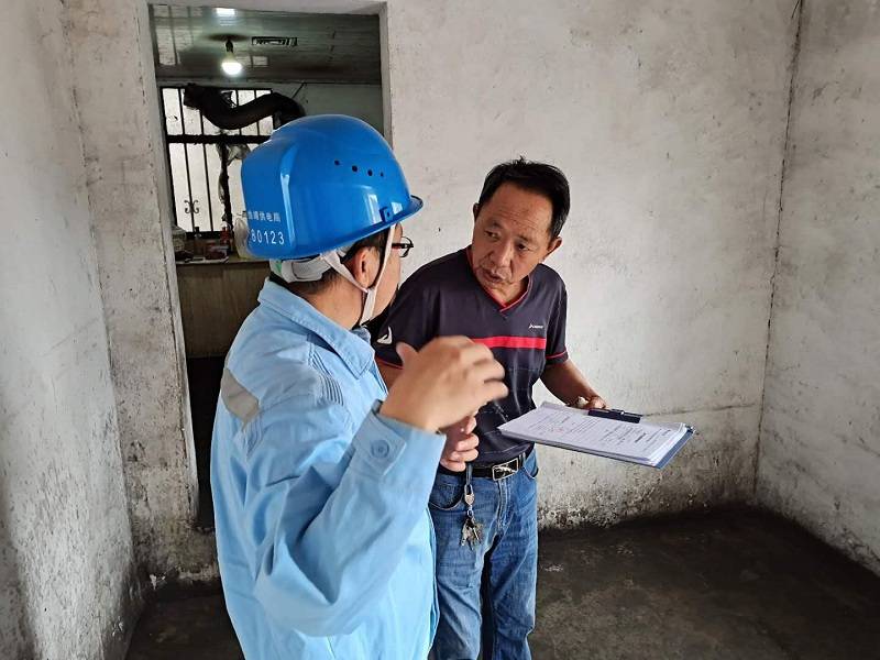 南方电网云南曲靖陆良供电局主动走访企业客户搭建电企"连心桥"_用电