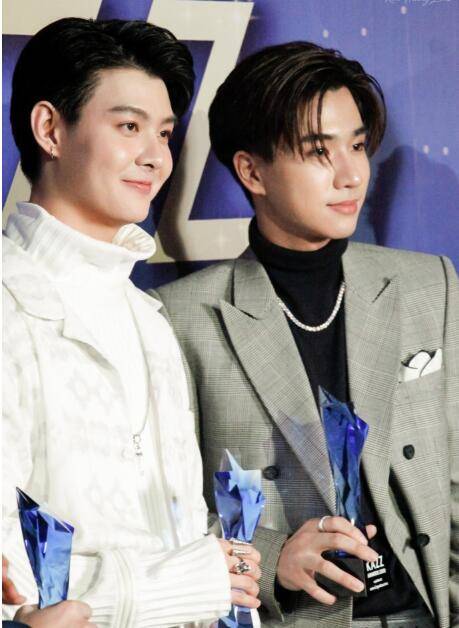 perthsaint同框,mewgulf獲獎,sk蟬聯4年最佳cp,泰星粉又過年了