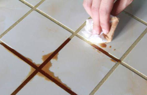 不同于填缝剂的是,美缝剂的清洁方式非常简单,用湿抹布轻轻擦拭就能