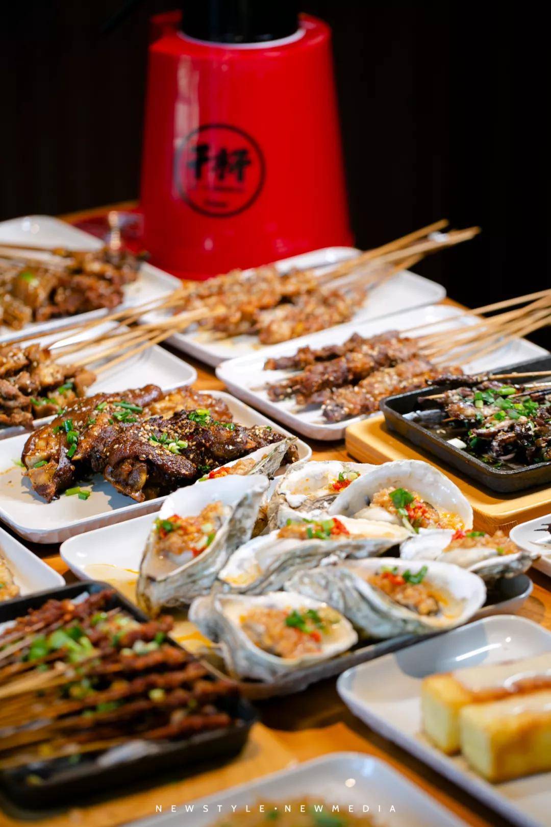 撸串喝酒烧烤界扛霸子木屋烧烤