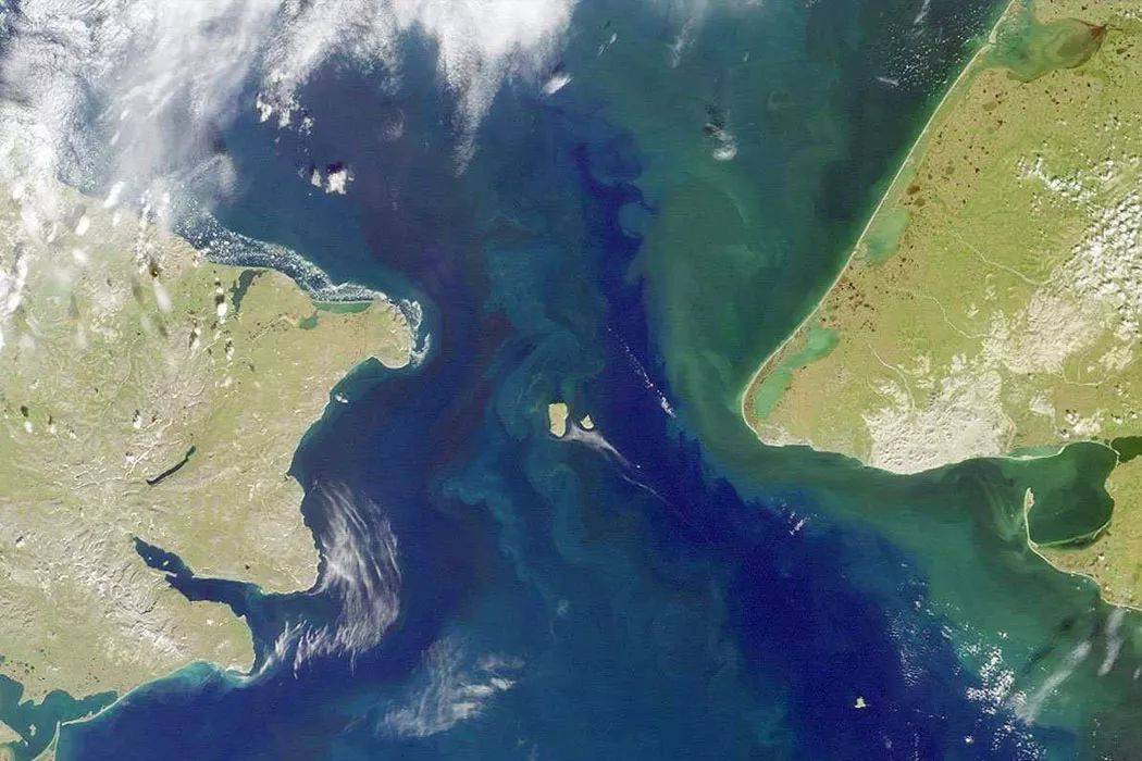 位于俄罗斯和美国阿拉斯加之间宽达80公里的白令海峡能够对整个北半球