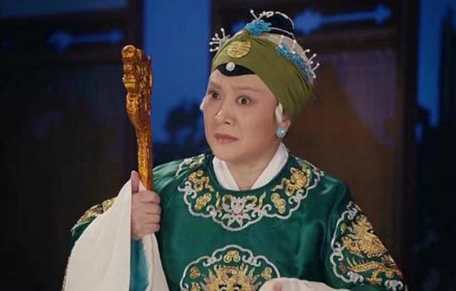 例如《红楼梦》中的贾母,杨家将中的佘太君,都是周围人群中年龄
