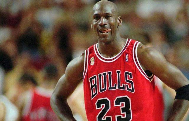 没有比东契奇更强的二年级?邓肯,乔丹,魔术师笑了