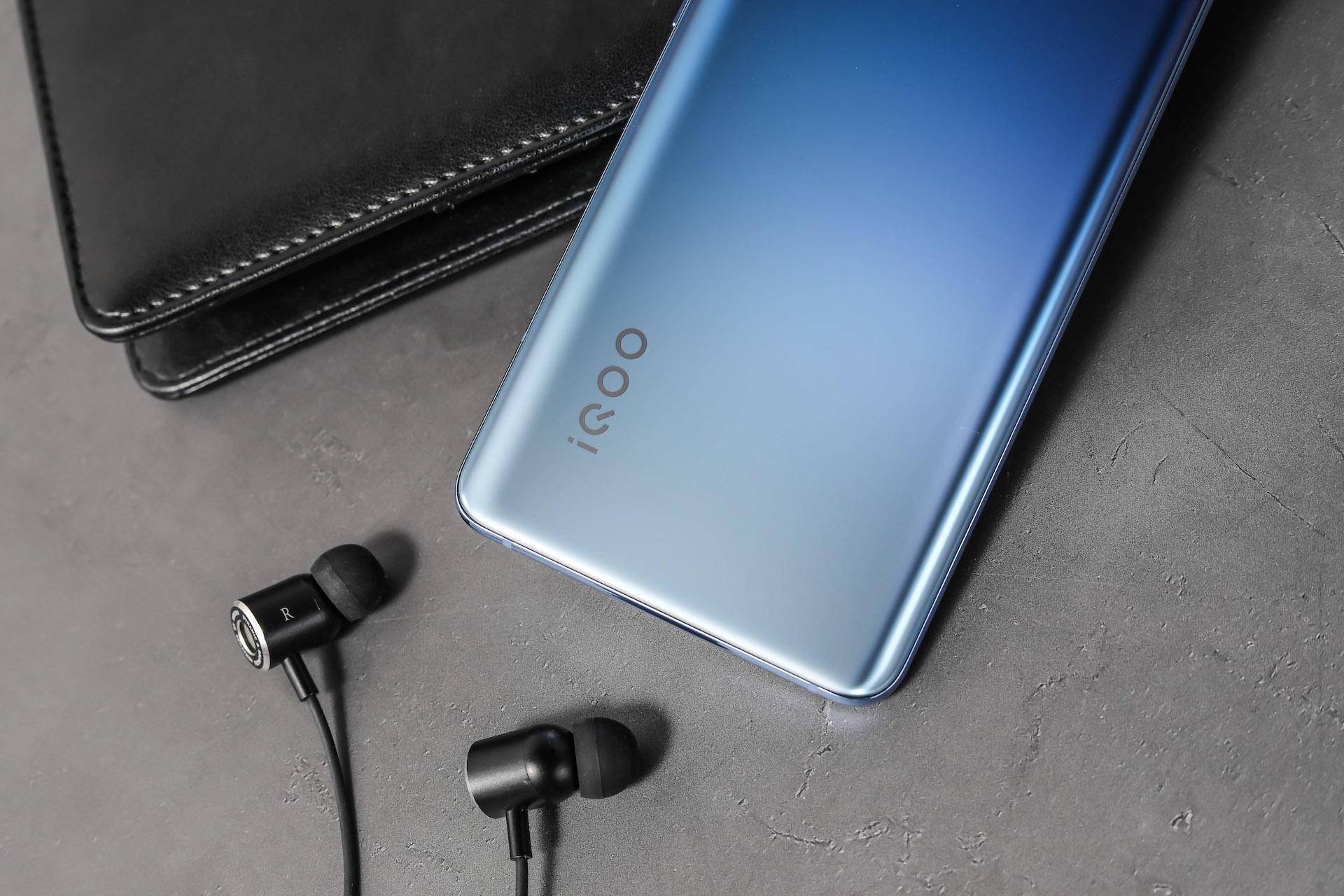 iqoo5的满血120hz的屏幕有多爽?