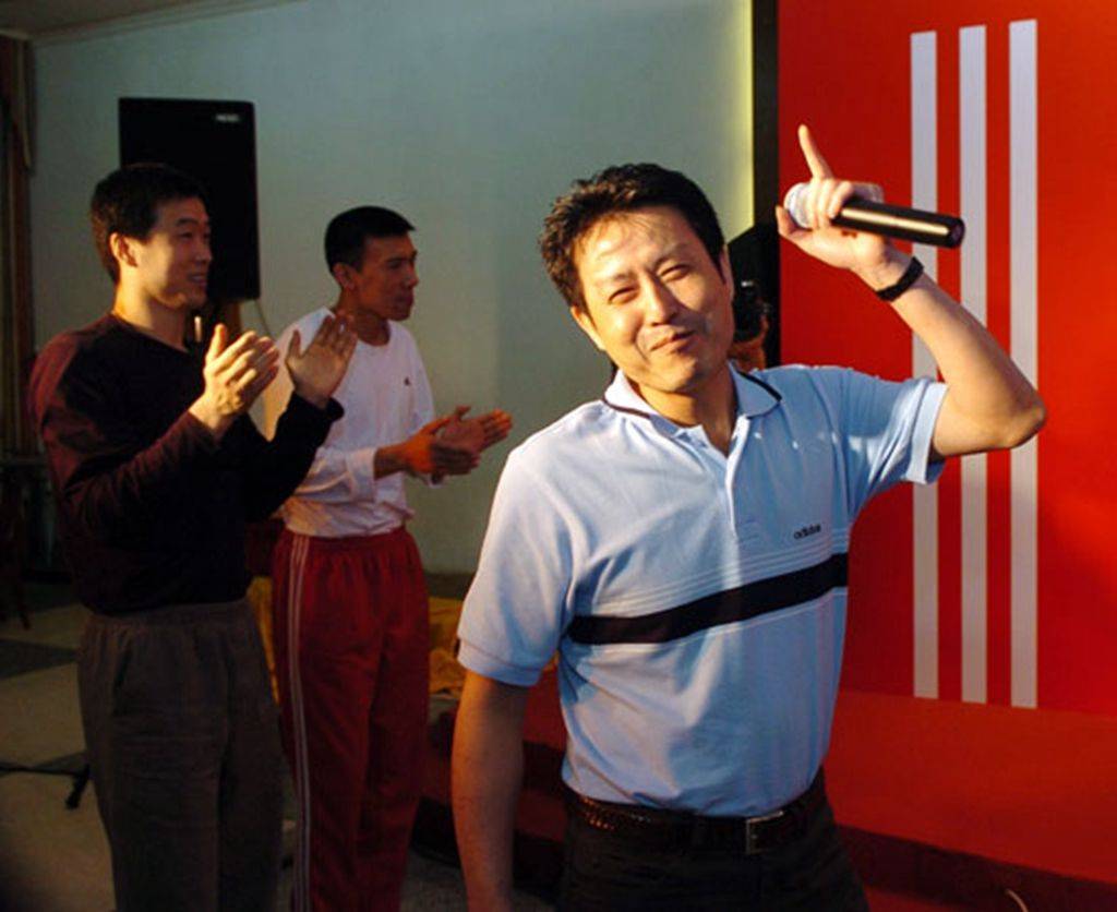 女排著名教练陈忠和,62岁身居高位,二婚娶女排姑娘_李东红