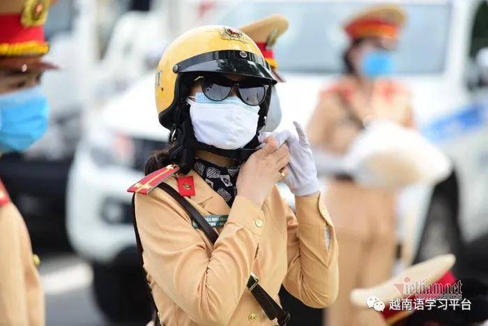 原创胡志明市高颜值女警队亮相越南首个为领导保驾护航的女队伍