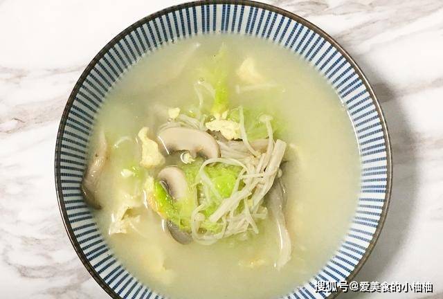 三鲜菌菇白菜汤(特点:滋味鲜味,味道清淡,食材丰富)
