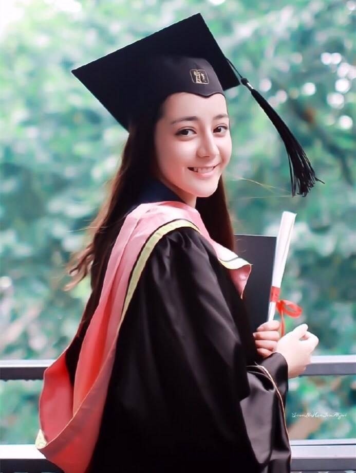 明星的毕业照朱一龙成熟热巴惊艳看到最后羡慕了