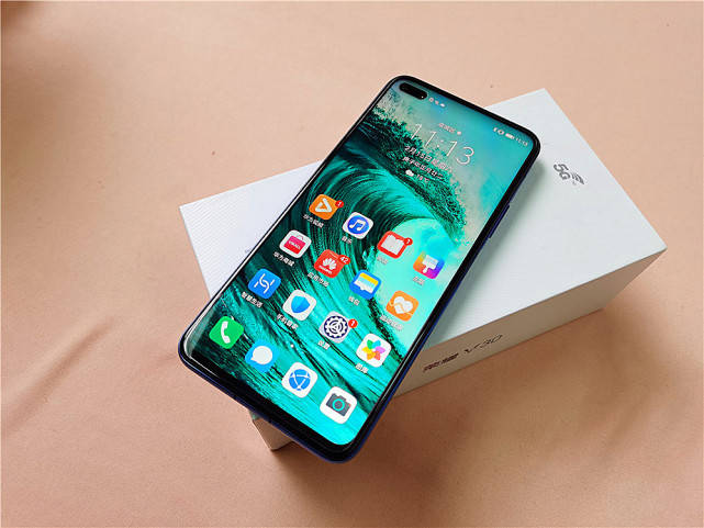 荣耀v30:本想"交朋友",现在版本短缺却很难心动了!_手机