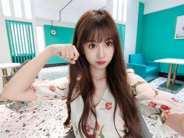 lisa化身老师,教你如何用vivo s7拍时尚大片_自拍