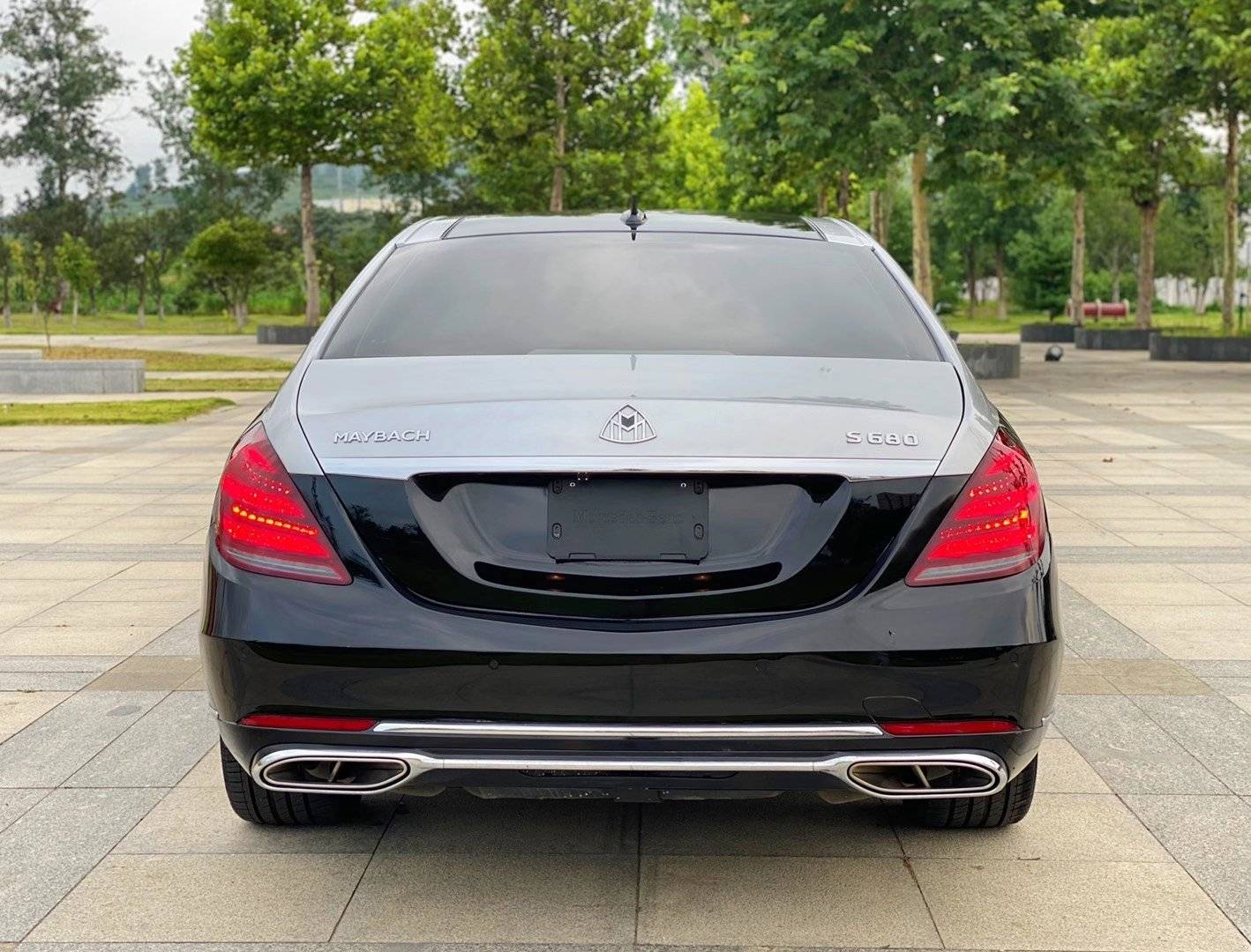 最便宜的迈巴赫s级亮相双色车身30t动力空间比奥迪a8还宽裕