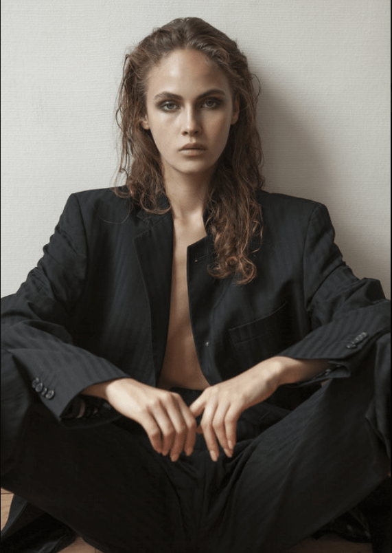 除了国际模特,elena还有另一重身份:演员.