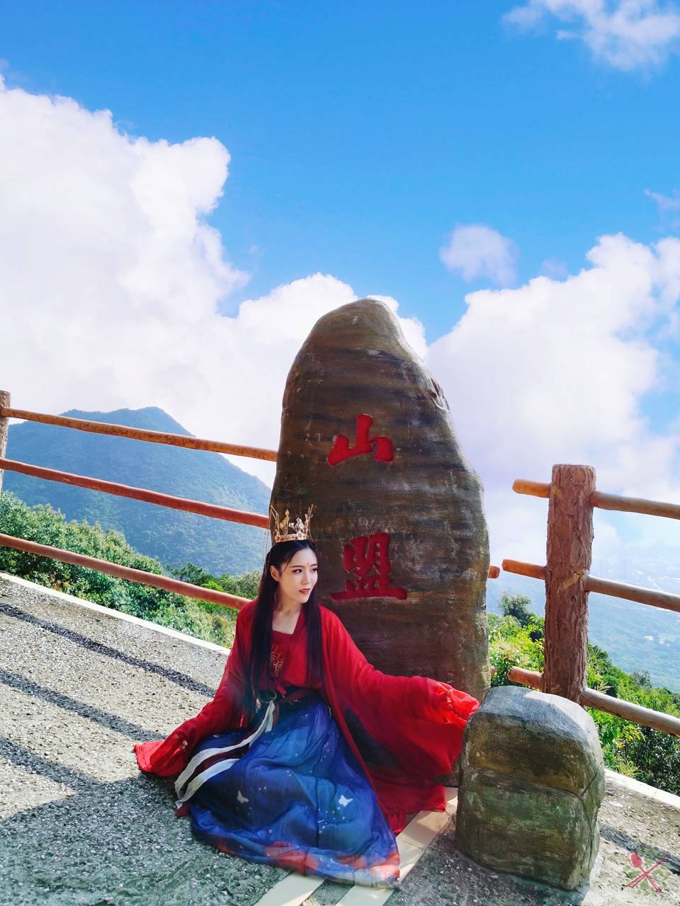 山盟石: 山盟石就在月老台旁边,寓意海誓山盟可以天长地久,想要求得好