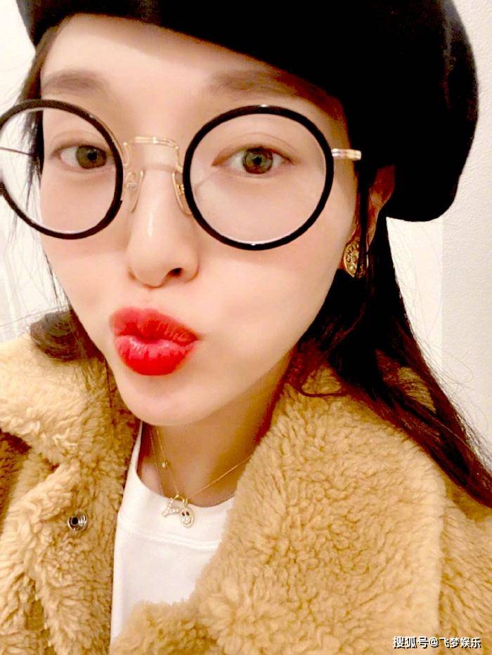 嘟嘟嘴的唐嫣
