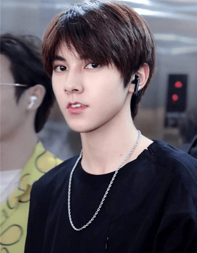 《少年之名》决赛选手比例堪忧,前7全舞担,主唱郑人予恐难出道_圣恩