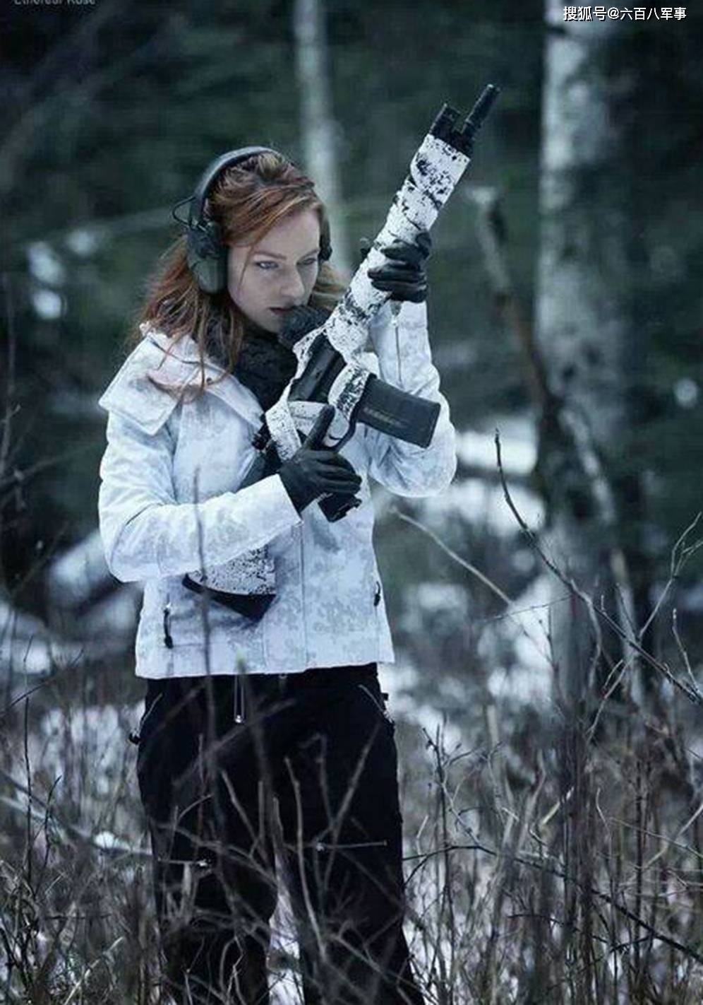 喜欢枪械的小伙伴们,一组女枪手送给你们