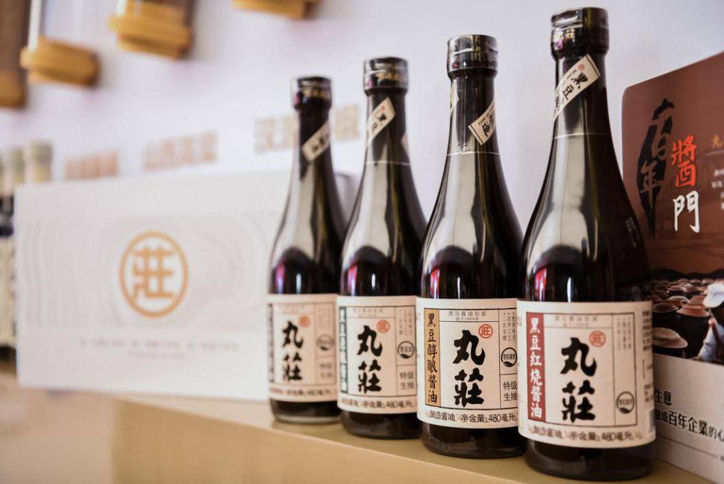 丸庄黑豆酱油世家古法缸酿传递百年美味获大批食客认可
