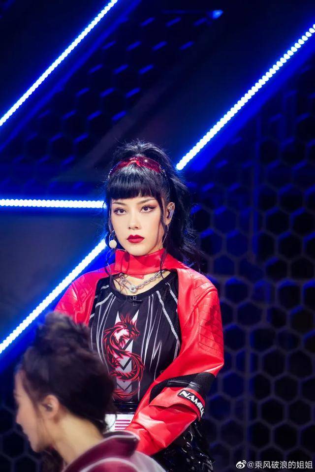 出场费8000自掏一万做舞台是ai女孩朱婧汐