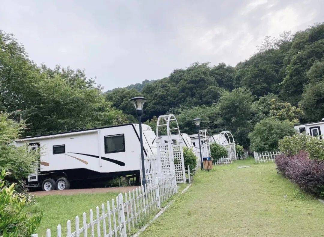 房車露營基地就在市區哦 分分鐘就能擁抱大自然 大清谷的環境很贊