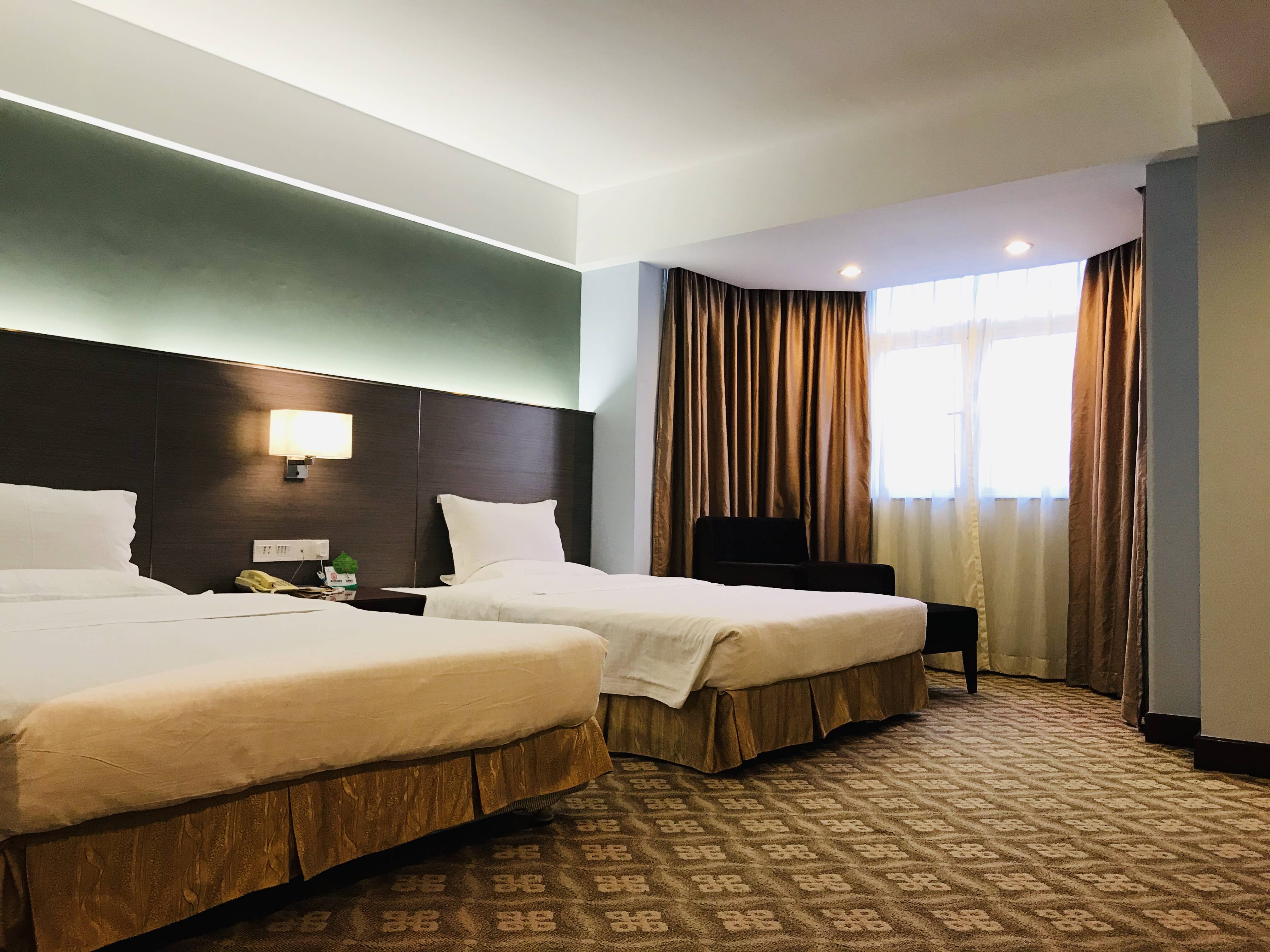 顺景酒店拜访庄重邻居古城墙