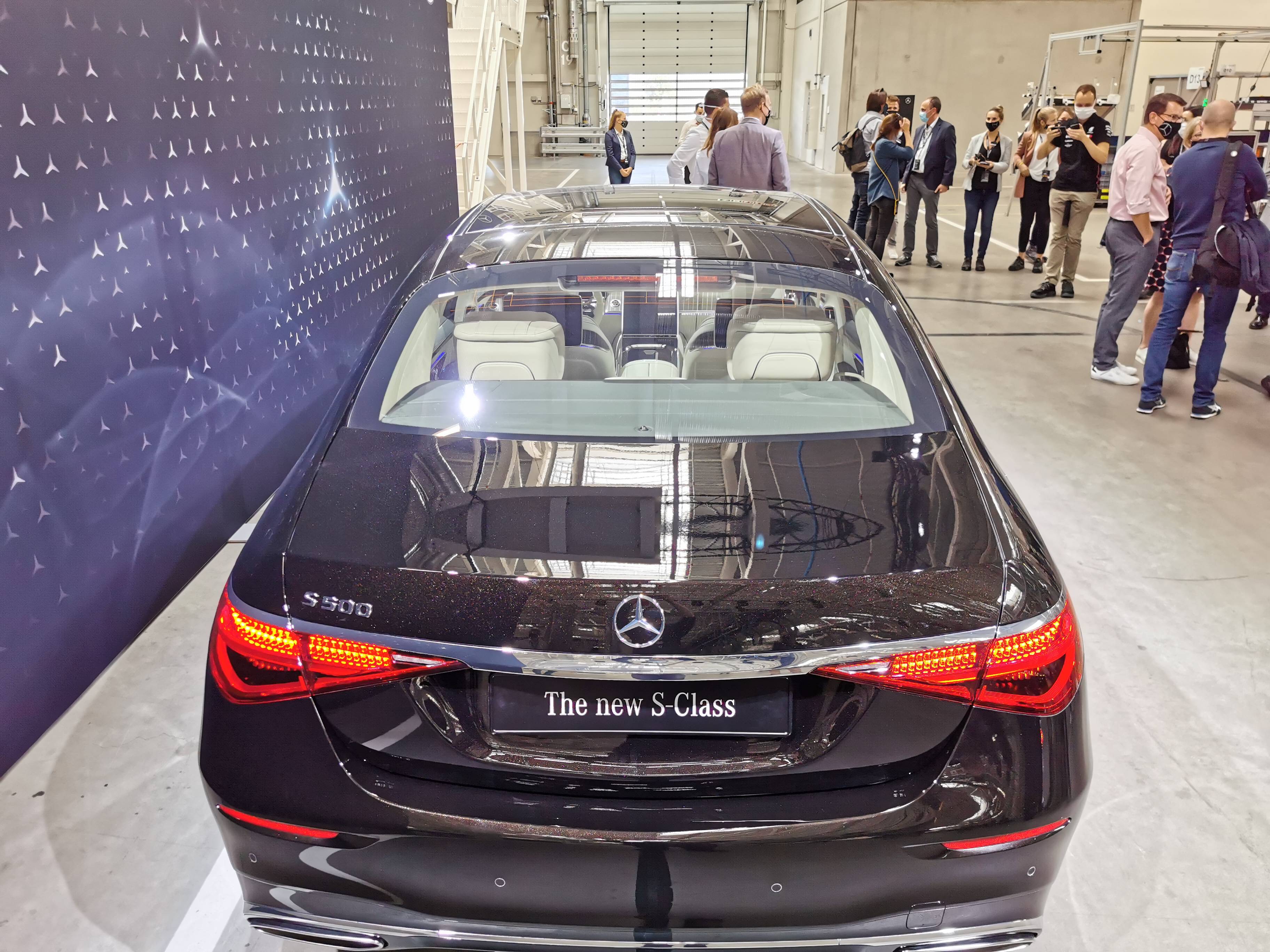 全新奔驰s级亮相,"三角眼" "山寨"内饰,还能引领潮流吗?_手机搜狐网