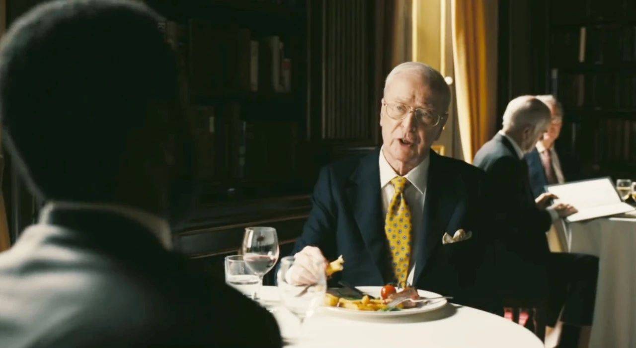 87岁"蝙蝠侠"老管家又回来了,并透露跟太太恩爱47年"秘诀"