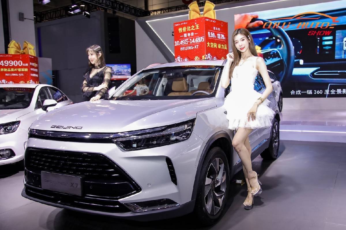 齐鲁国际车展开幕大衣哥赞不绝口