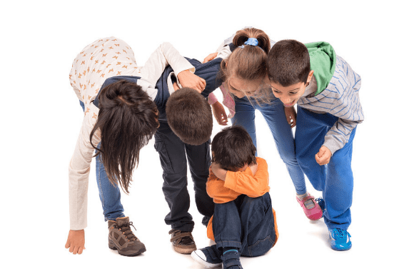 那个被全班同学孤立的小男孩做错了什么?_沐沐